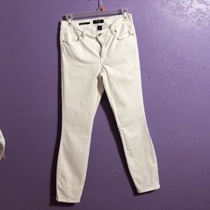 Woman’s white Nine West ankle jeans